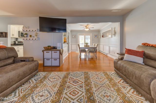 35 Broadway, Amsterdam, NY 12010