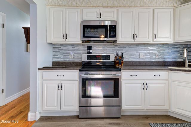 35 Broadway, Amsterdam, NY 12010