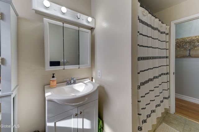 35 Broadway, Amsterdam, NY 12010