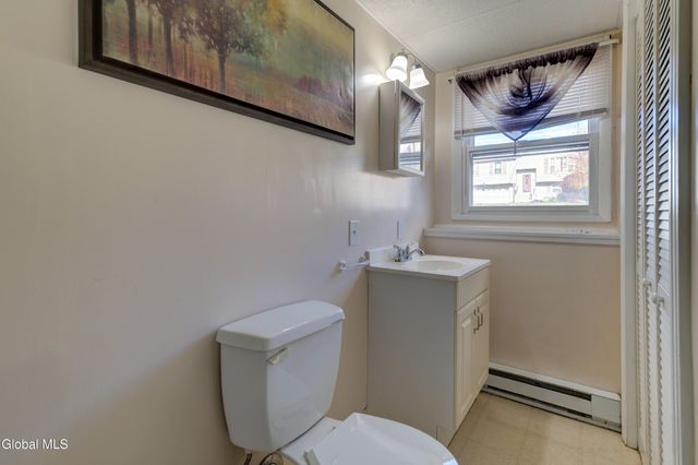 35 Broadway, Amsterdam, NY 12010