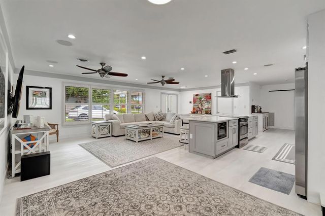 4450 NE 23RD Avenue, Lighthouse Point, FL 33064