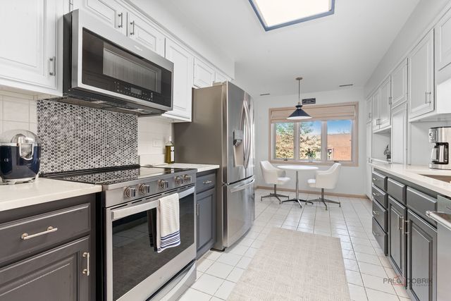 1000 Deerfield Road 303, Highland Park, IL 60035