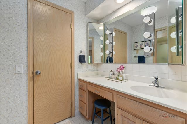 1000 Deerfield Road 303, Highland Park, IL 60035