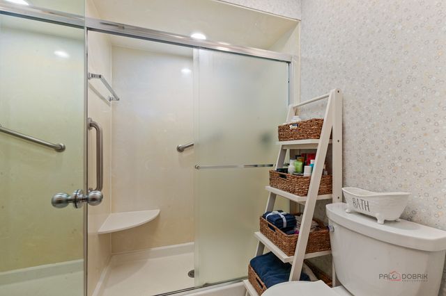 1000 Deerfield Road 303, Highland Park, IL 60035