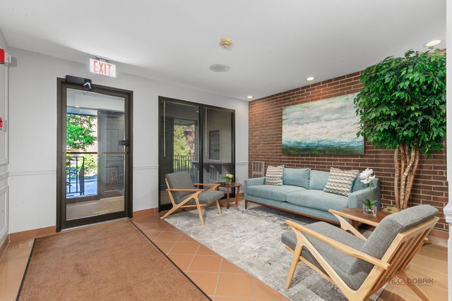 1000 Deerfield Road 303, Highland Park, IL 60035