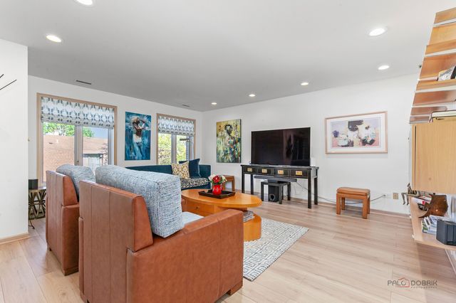 1000 Deerfield Road 303, Highland Park, IL 60035