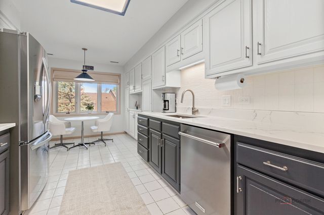 1000 Deerfield Road 303, Highland Park, IL 60035