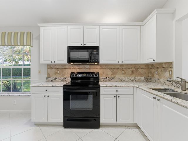 7284 W Mercada Way, Delray Beach, FL 33446