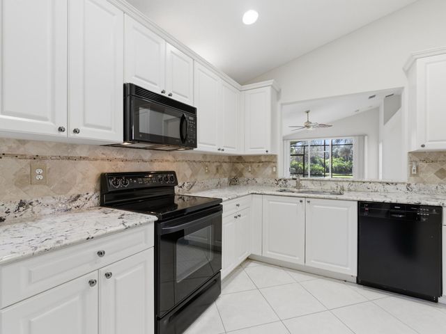 7284 W Mercada Way, Delray Beach, FL 33446