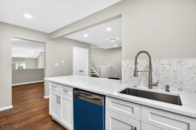 61 Freemont Ct, Franklin Twp., NJ 08873