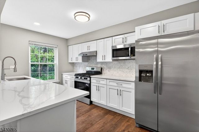 61 Freemont Ct, Franklin Twp., NJ 08873