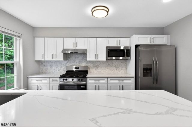 61 Freemont Ct, Franklin Twp., NJ 08873