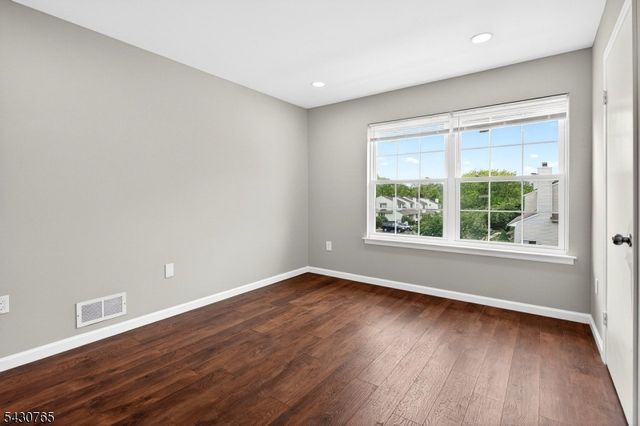 61 Freemont Ct, Franklin Twp., NJ 08873