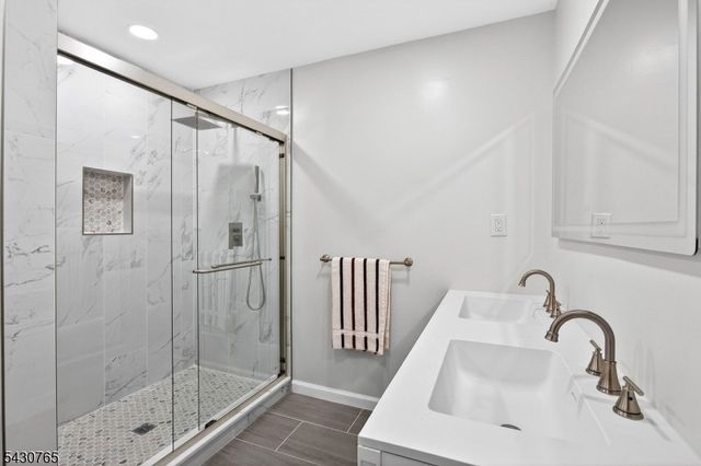 61 Freemont Ct, Franklin Twp., NJ 08873