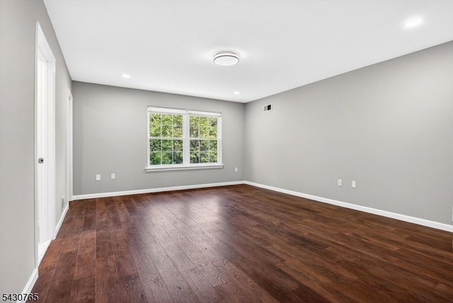 61 Freemont Ct, Franklin Twp., NJ 08873