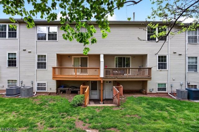 61 Freemont Ct, Franklin Twp., NJ 08873