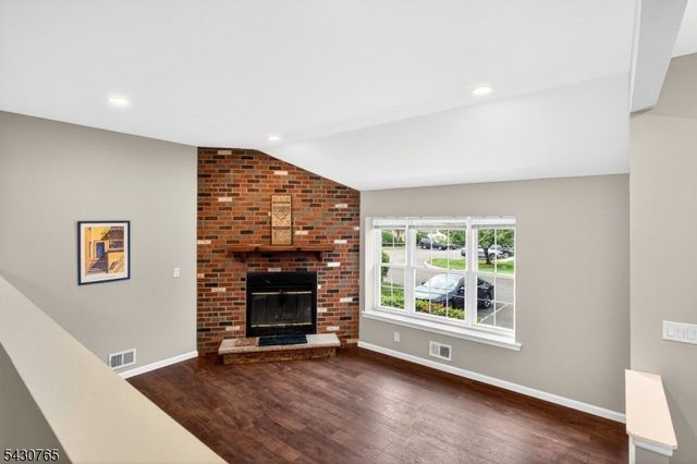 61 Freemont Ct, Franklin Twp., NJ 08873