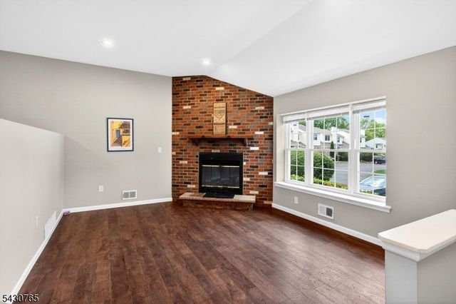 61 Freemont Ct, Franklin Twp., NJ 08873