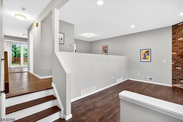61 Freemont Ct, Franklin Twp., NJ 08873