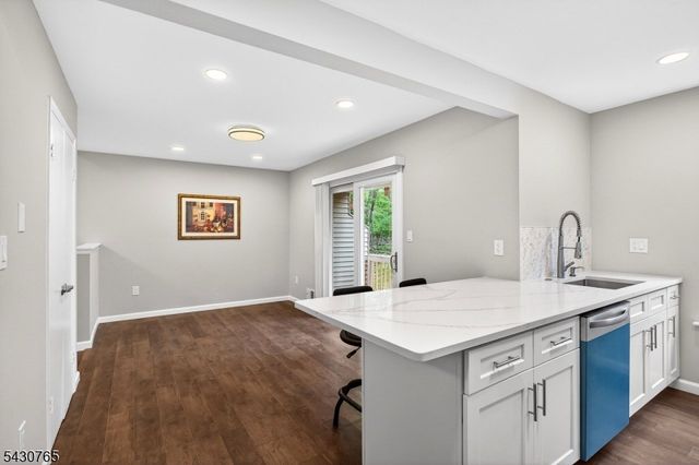 61 Freemont Ct, Franklin Twp., NJ 08873