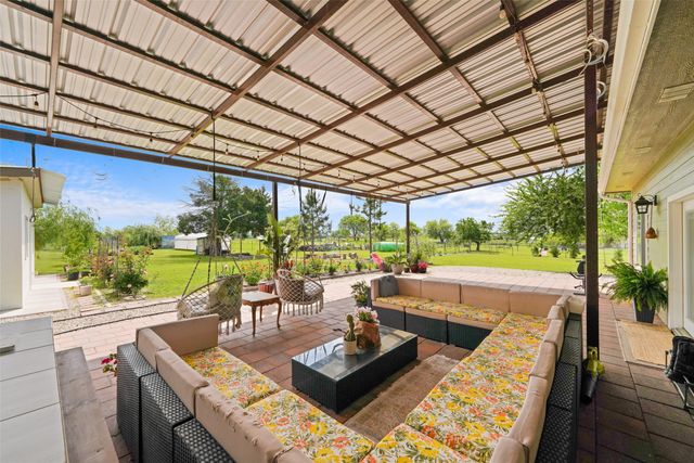 1414 Rs County Road 1605, Point, TX 75472