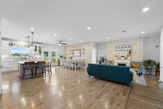 1414 Rs County Road 1605, Point, TX 75472