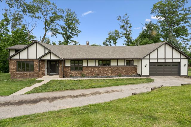 6220 High Country Dr NE, Cedar Rapids, IA 52411