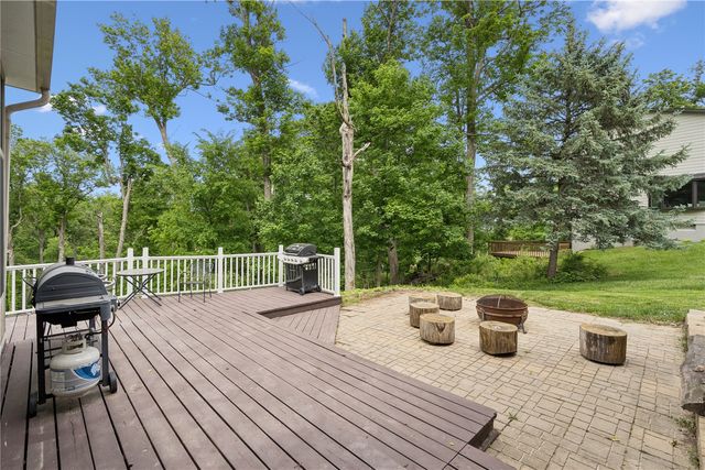 6220 High Country Dr NE, Cedar Rapids, IA 52411