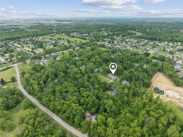 6220 High Country Dr NE, Cedar Rapids, IA 52411