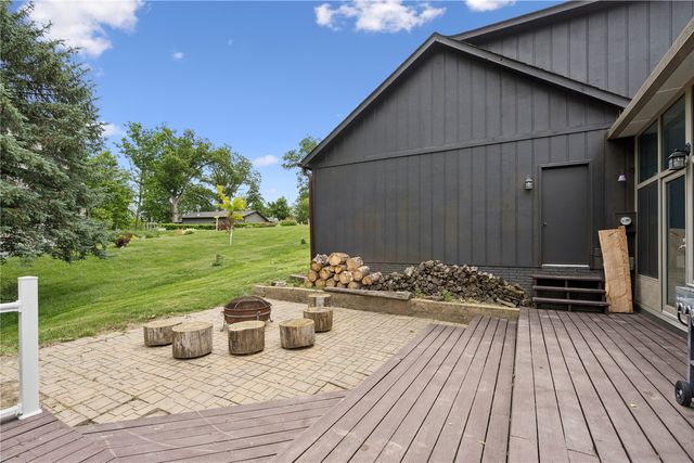6220 High Country Dr NE, Cedar Rapids, IA 52411