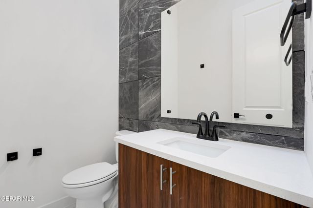 941 ADA Lane, El Paso, TX 79932