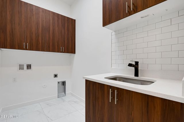 941 ADA Lane, El Paso, TX 79932