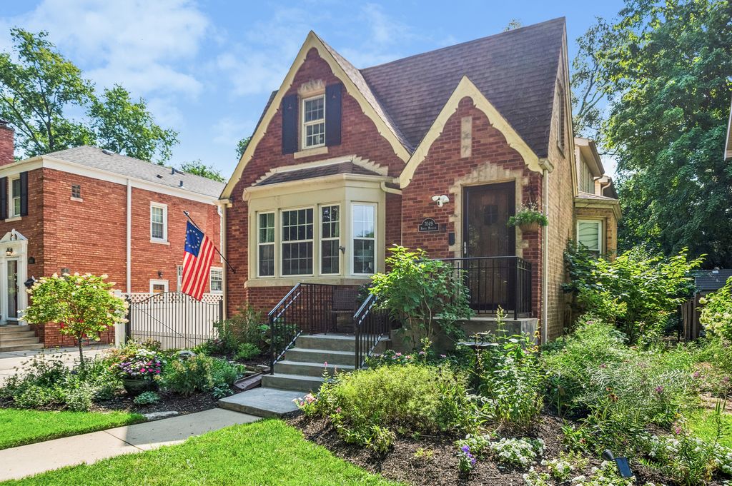 7049 N Moselle Avenue, Chicago, IL 60646 — exterior