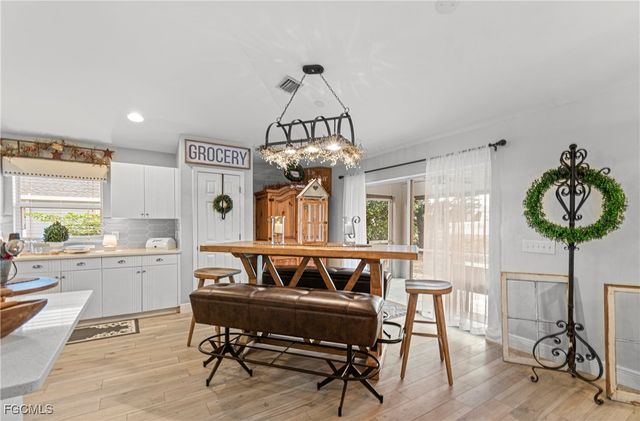 4656 Varsity CIR, Lehigh Acres, FL 33971