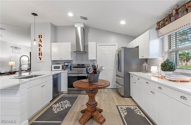 4656 Varsity CIR, Lehigh Acres, FL 33971