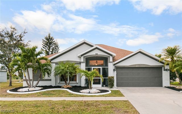 4656 Varsity CIR, Lehigh Acres, FL 33971