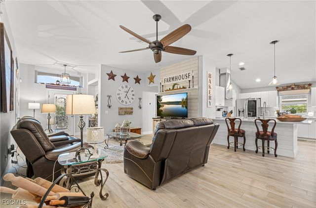 4656 Varsity CIR, Lehigh Acres, FL 33971