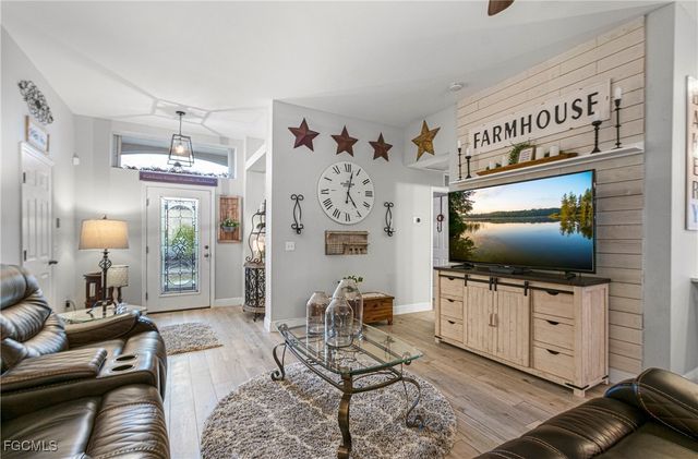 4656 Varsity CIR, Lehigh Acres, FL 33971