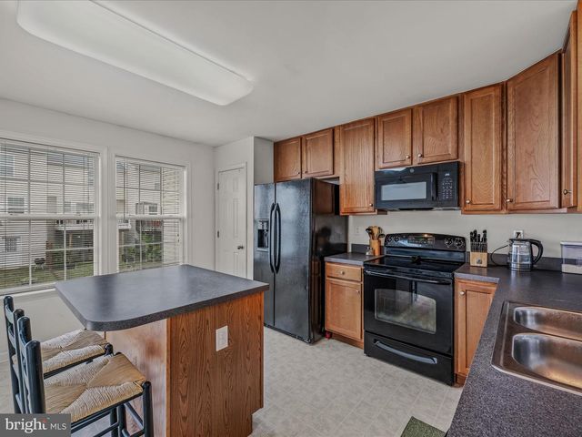 28 WITHERSPOON CT, Falling Waters, WV 25419