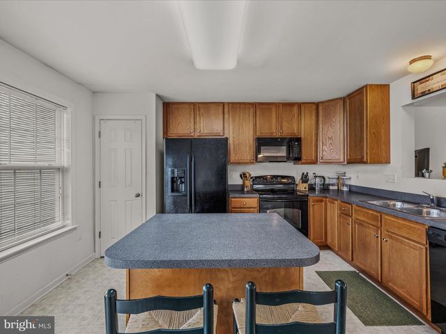 28 WITHERSPOON CT, Falling Waters, WV 25419