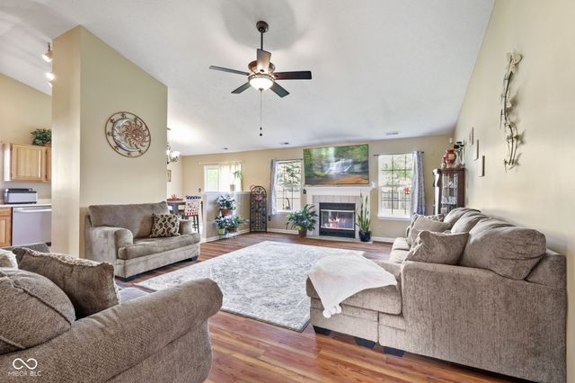 1896 Central Park Boulevard W, Greenwood, IN 46143