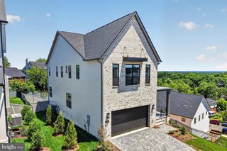881 N MANCHESTER ST, Arlington, VA 22205