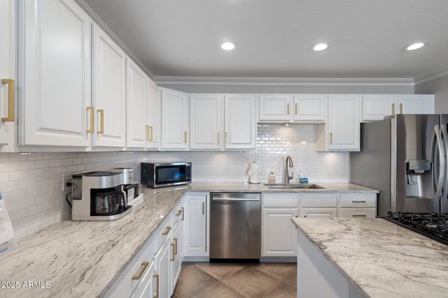 8213 E WHITTON Avenue, Scottsdale, AZ 85251