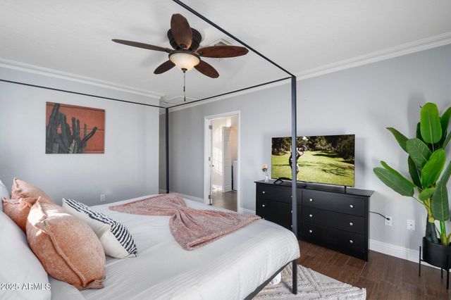 8213 E WHITTON Avenue, Scottsdale, AZ 85251