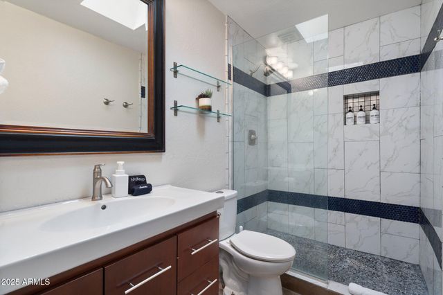 8213 E WHITTON Avenue, Scottsdale, AZ 85251