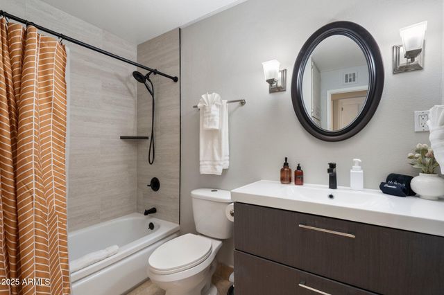 8213 E WHITTON Avenue, Scottsdale, AZ 85251