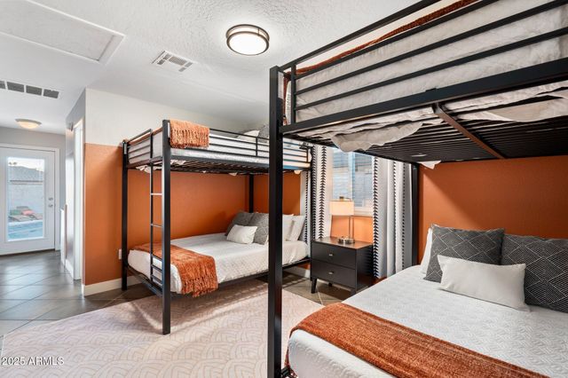 8213 E WHITTON Avenue, Scottsdale, AZ 85251