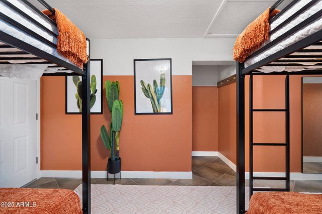 8213 E WHITTON Avenue, Scottsdale, AZ 85251