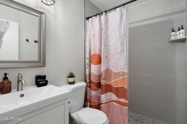 8213 E WHITTON Avenue, Scottsdale, AZ 85251