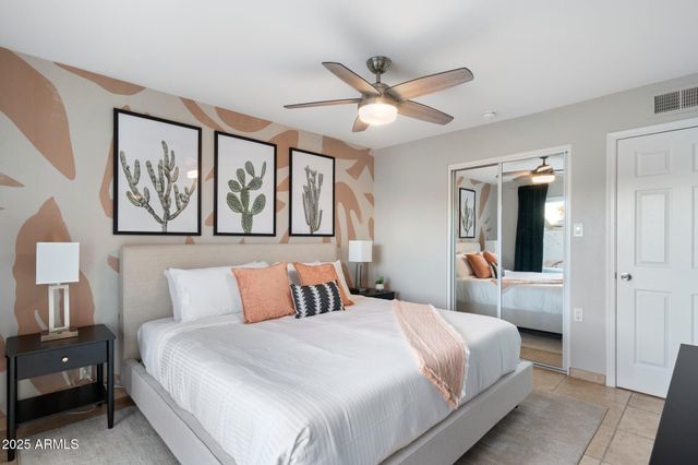 8213 E WHITTON Avenue, Scottsdale, AZ 85251